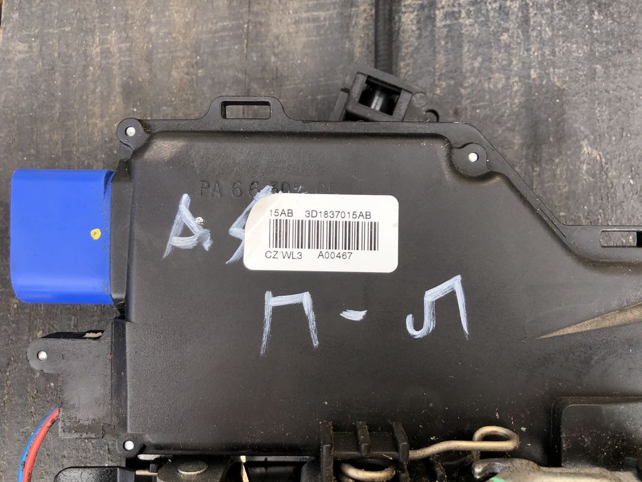 замок дверей центральний гольф 5 шкода а5 тоуран замок двери