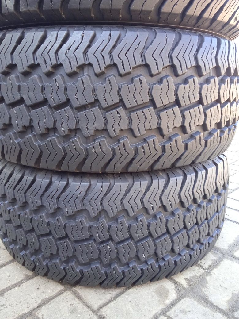 Opony 325/60R15 Kumho 31x10.50 Road Venture A/T  Super Stan