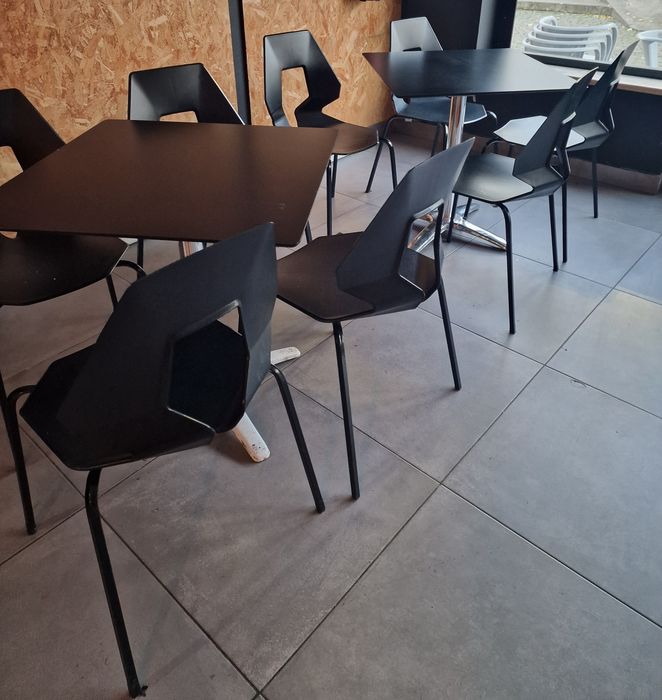 Conjunto de mesa e cadeiras GABER Itálianas prémio de hotelaria