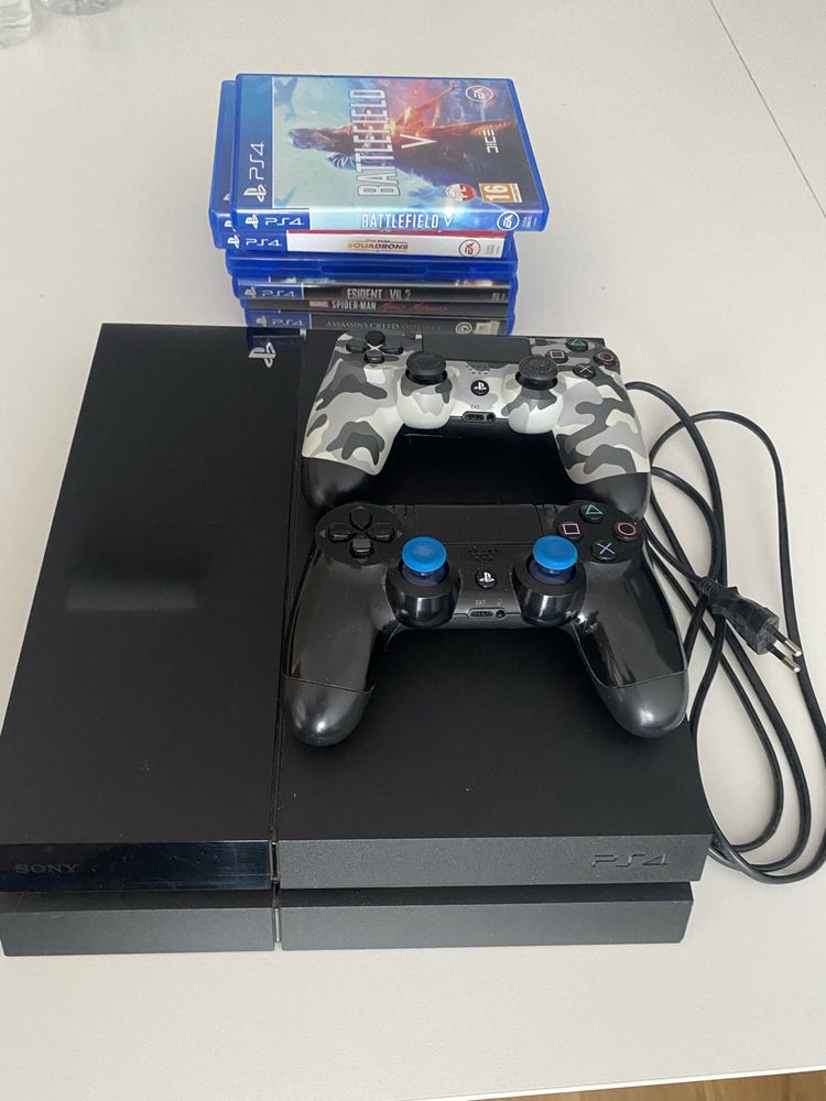 Playstion 4 / ps4 500gb plus dwa pady i gry