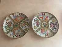 Par de pratos em porcelana chinesa dita Mandarim Sec. XIX