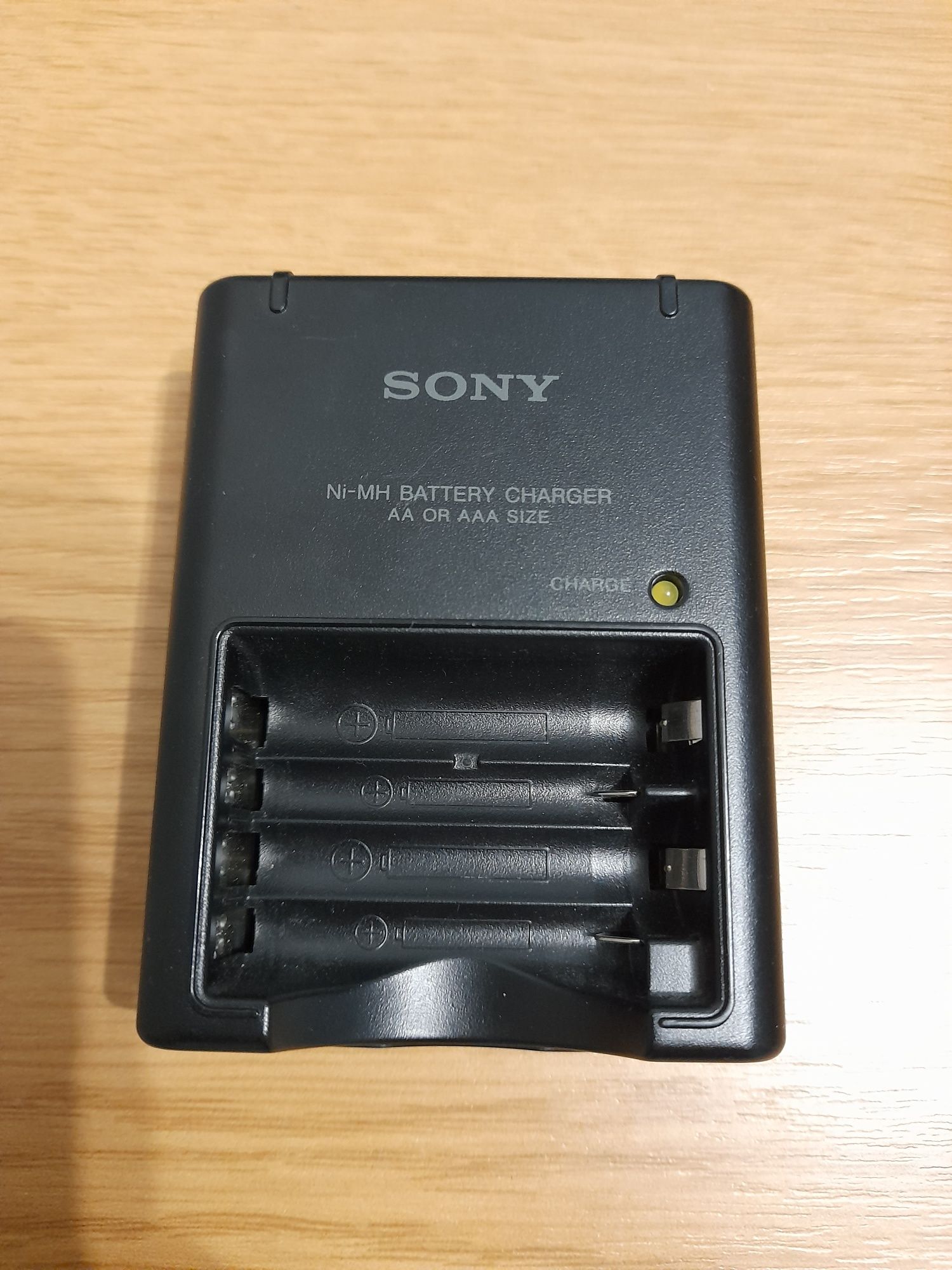 Зарядний пристрій SONY BC-CS2B