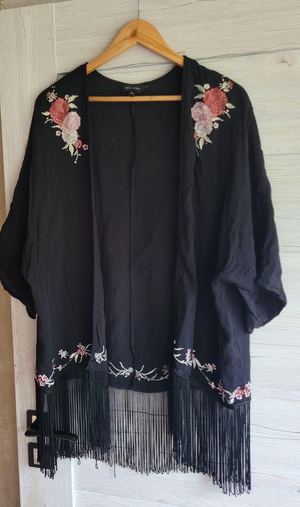 Narzutka z frędzlami print kwiatowy New Look XL