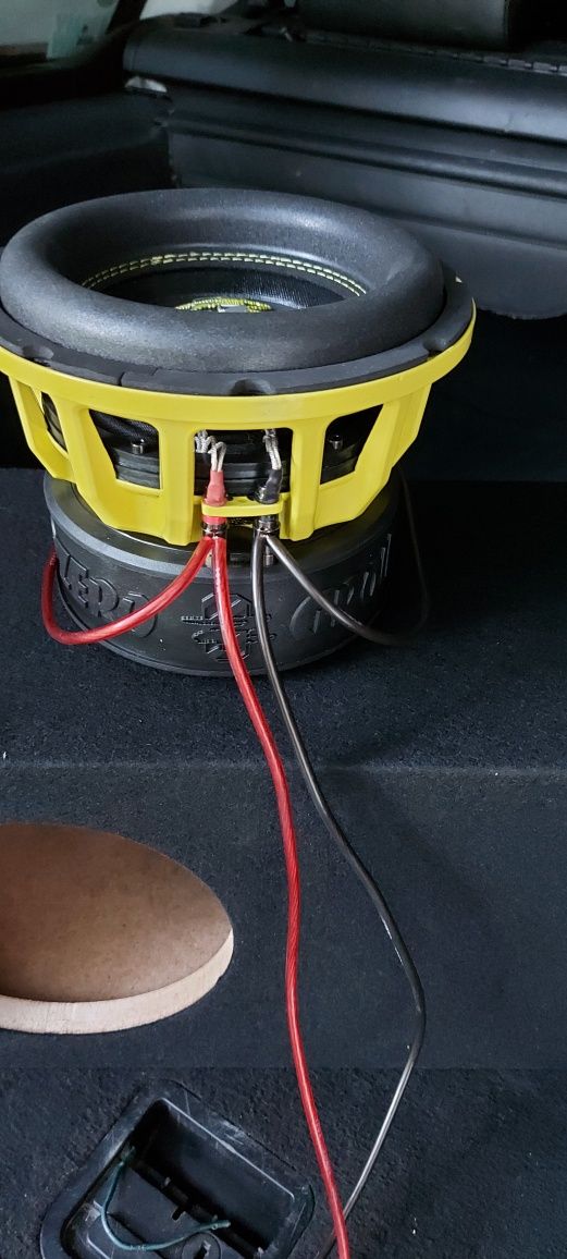 Subwoofer ground zero ze wzmacniaczem