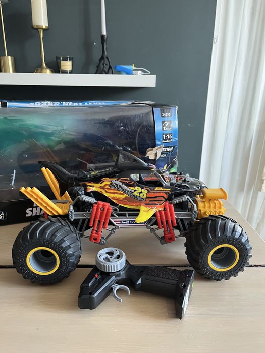 Revell Control Monster Truck Shark 1:16