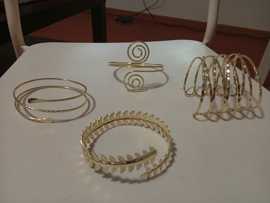 4 pulseiras ajustáveis douradas de Bijuteria