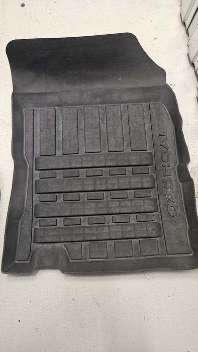 Oryginalne dywaniki gumowe Nissan Qashqai J11