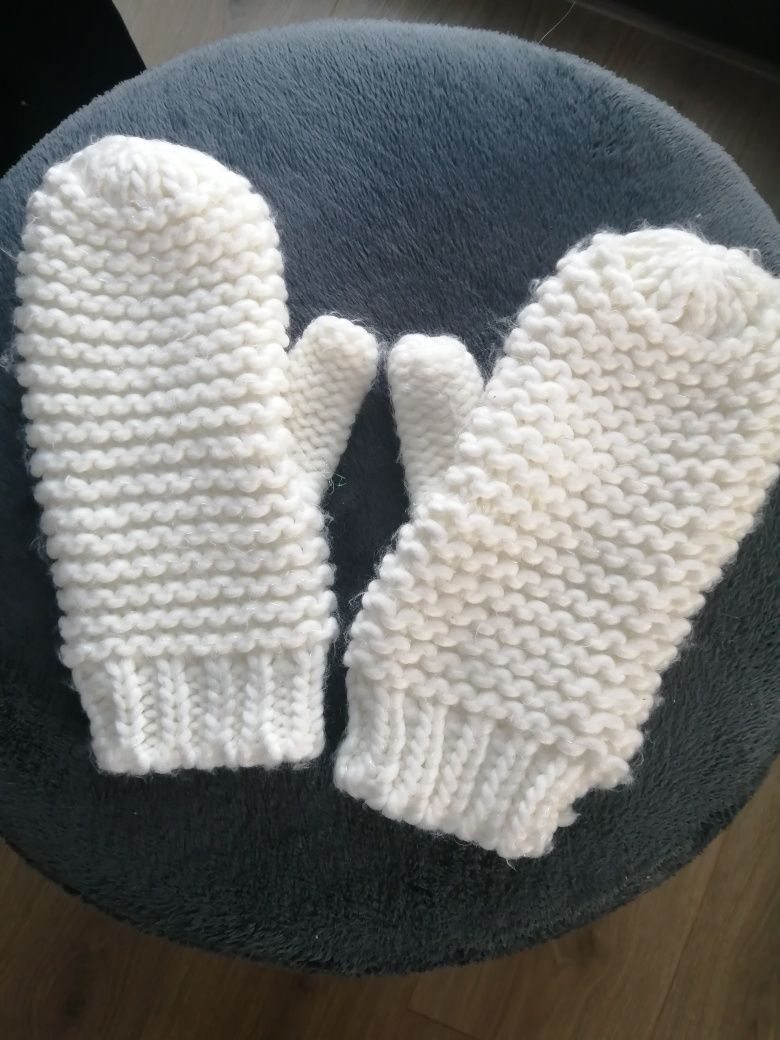 Białe, śmietankowe rękawiczki na duże dłonie