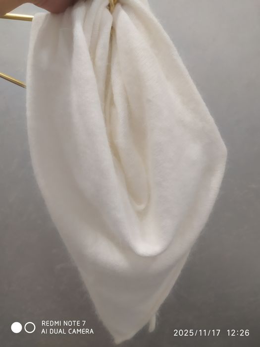 Продам бактус шаль білий ангора