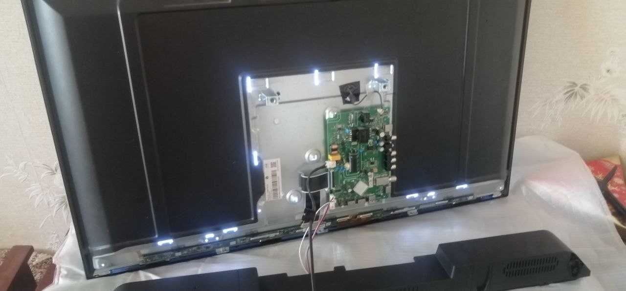 Телевизор Bravis LED-39G5000 + T2