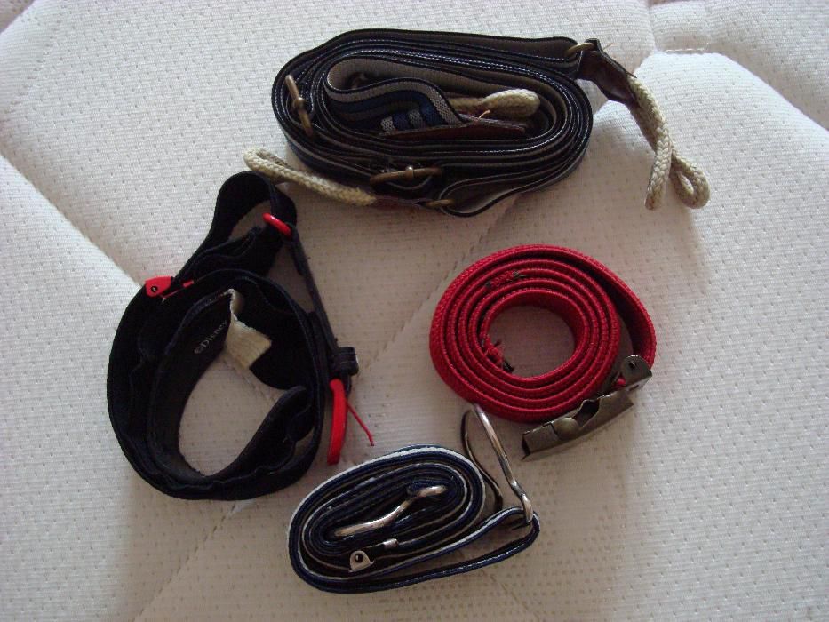 Lote de quatro cintos de criança