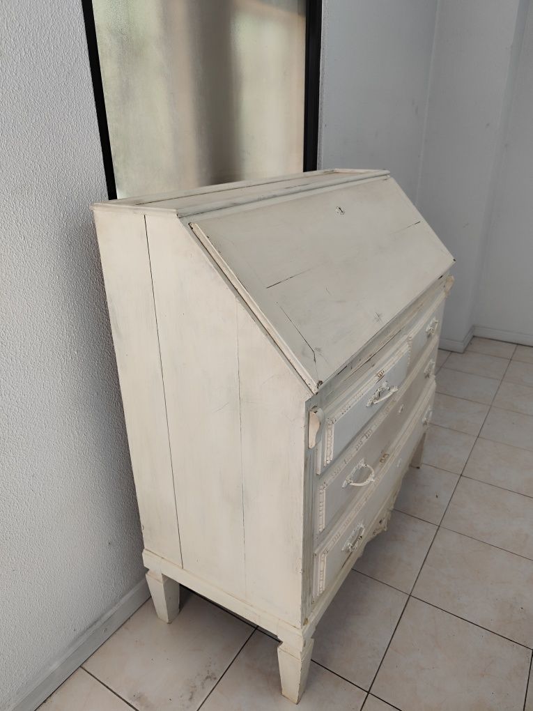 Móvel (escrevaninha)