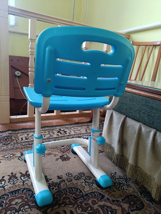 Дитяча парта зі стільцем