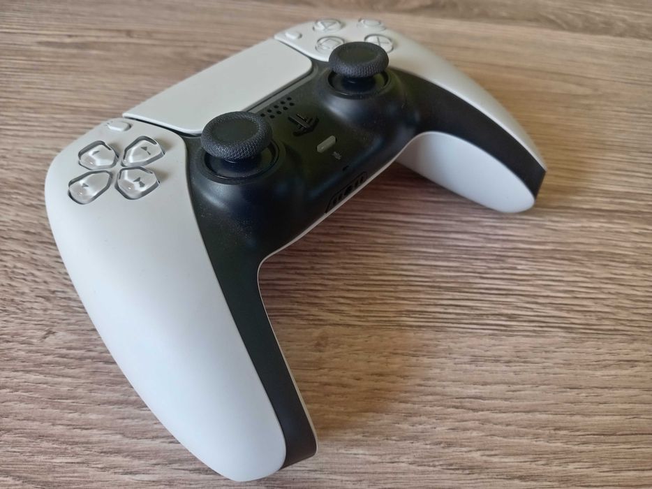Konsola PS5 Slim CFI-2016 + gra FC25 Gwarancja