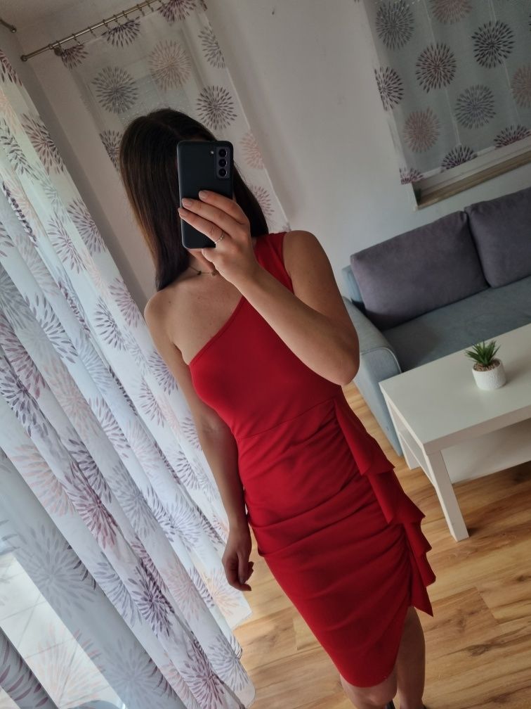 Czerwona elegancka sukienka na jedno ramię r. XS/S
Sukienka na wesele