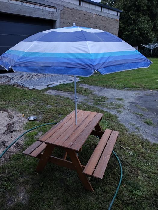 Stolik dziecięcy ogrodowy z parasolem