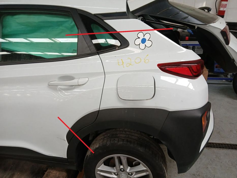 Painel trás esquerdo HYUNDAI Kauai (OS)