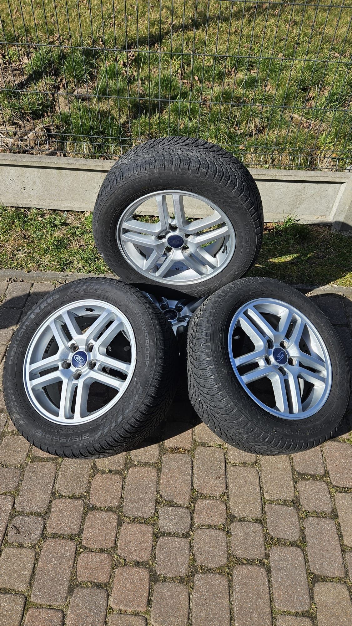 Sprzedam oryginalne felgi aluminiowe 16 Ford  z oponami zimowymi!!!