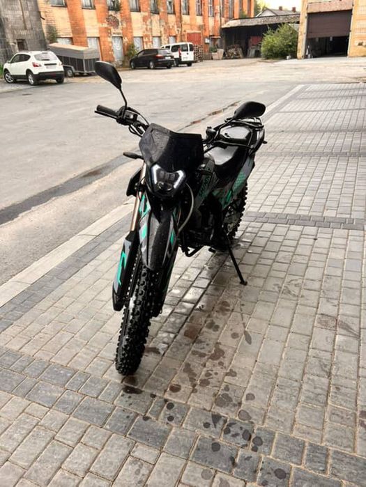 Мотоцикл в дуже гарному стані брався новий з магазіна