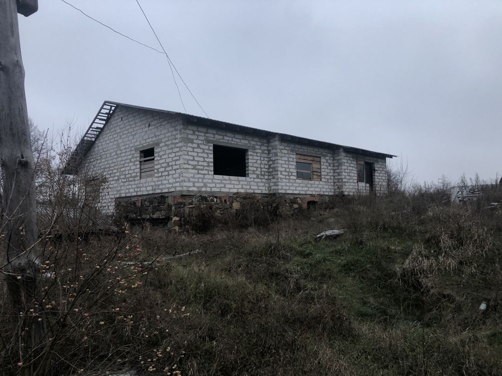 Недострой у реки