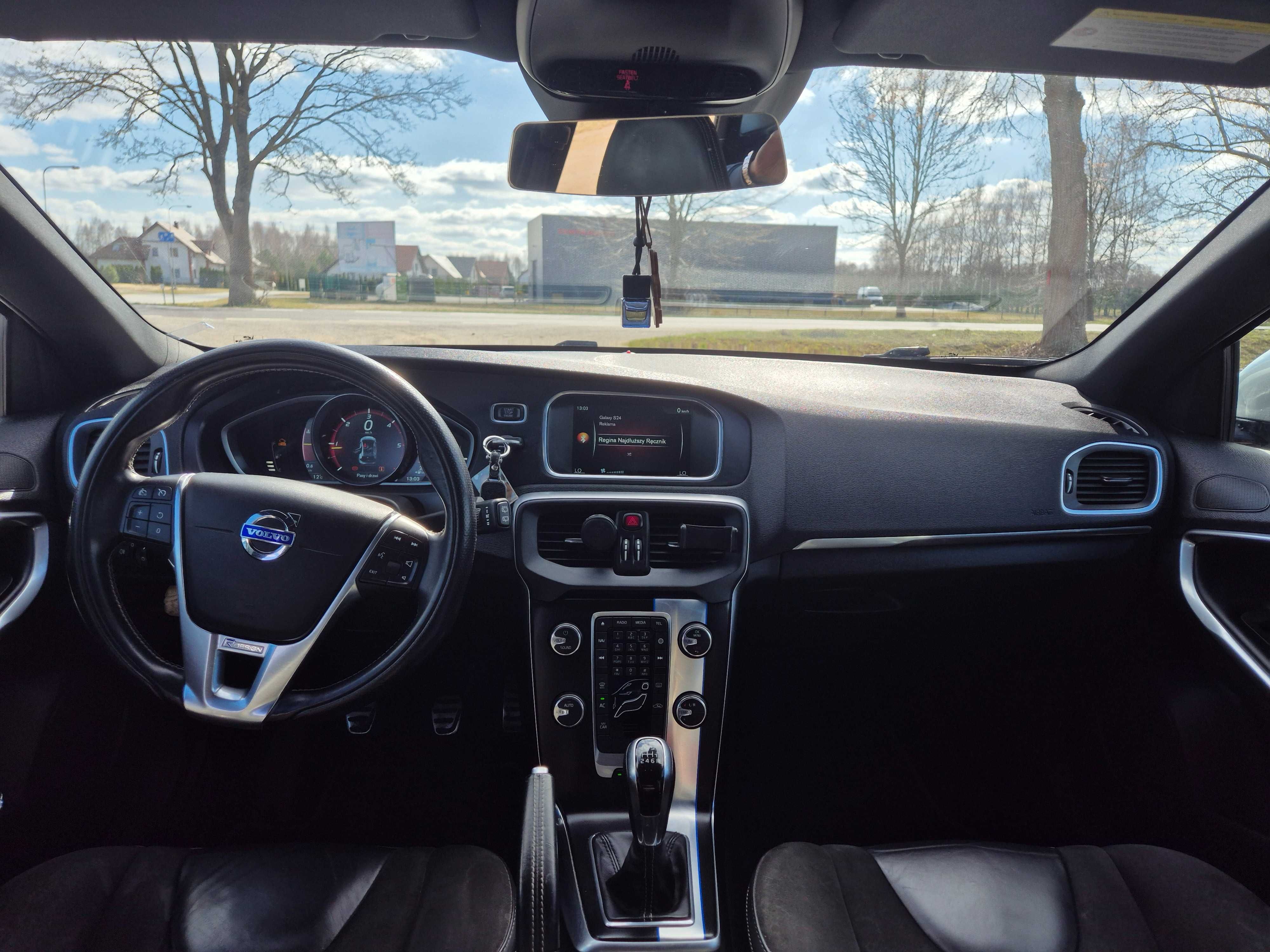 Volvo v40 2014r 2.0 d 190km
