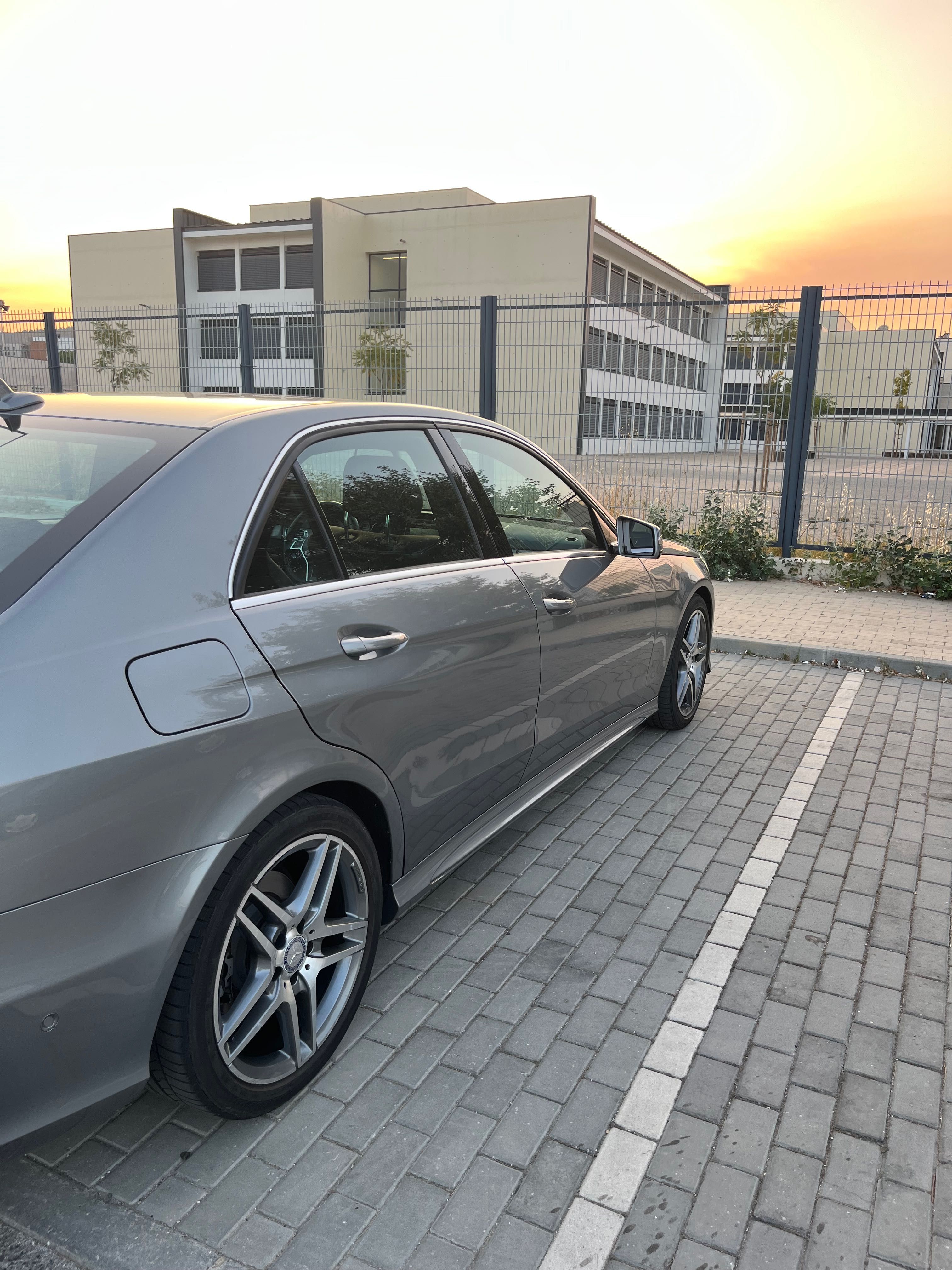 Mercedes E300 AMG Bluetec Hybrid Negociável