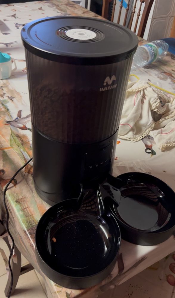 Vendo comedouro automatico  com aplicação