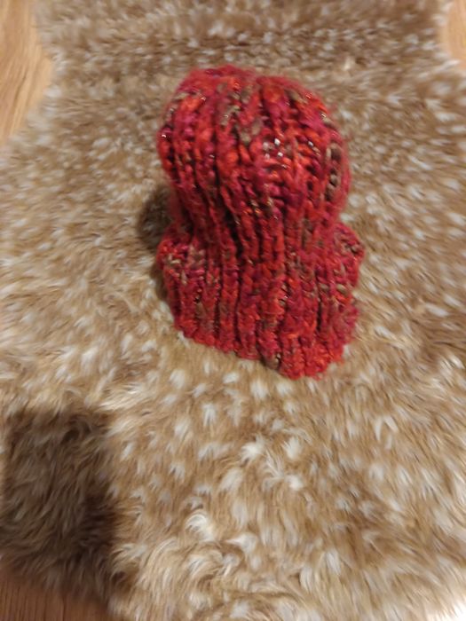 Lekka czapka na  chłodniejsze dni