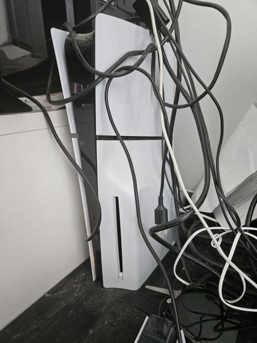 PlayStation 5 z napędem + 2 pady + Gra
