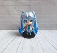 Hatsune Miku zimowa (manga, anime) - mała urocza figurka z podstawką