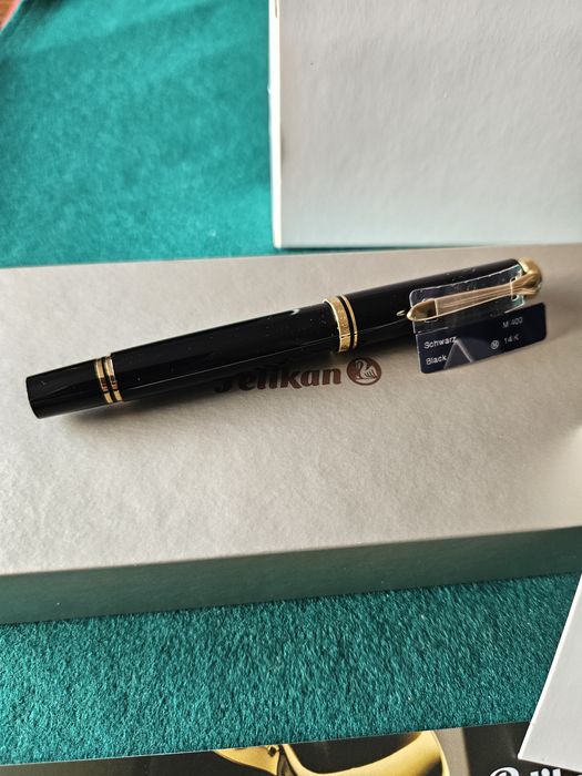 Caneta Pelikan M400 preta Aparo Ouro 14kt  EF em muito bom estado caix