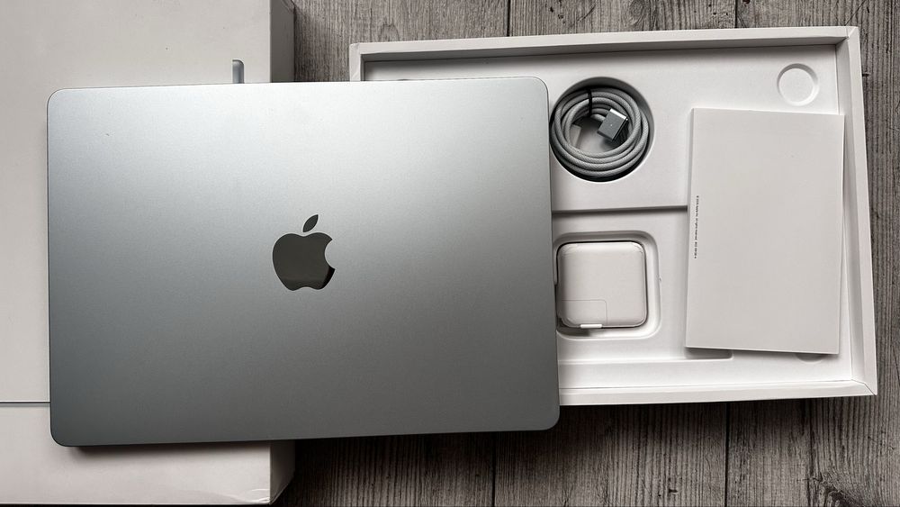 Apple MacBook Air 2025 m4 sky blue