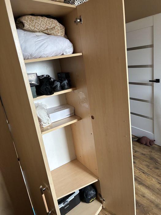 Bardzo pojemna szafa narożna