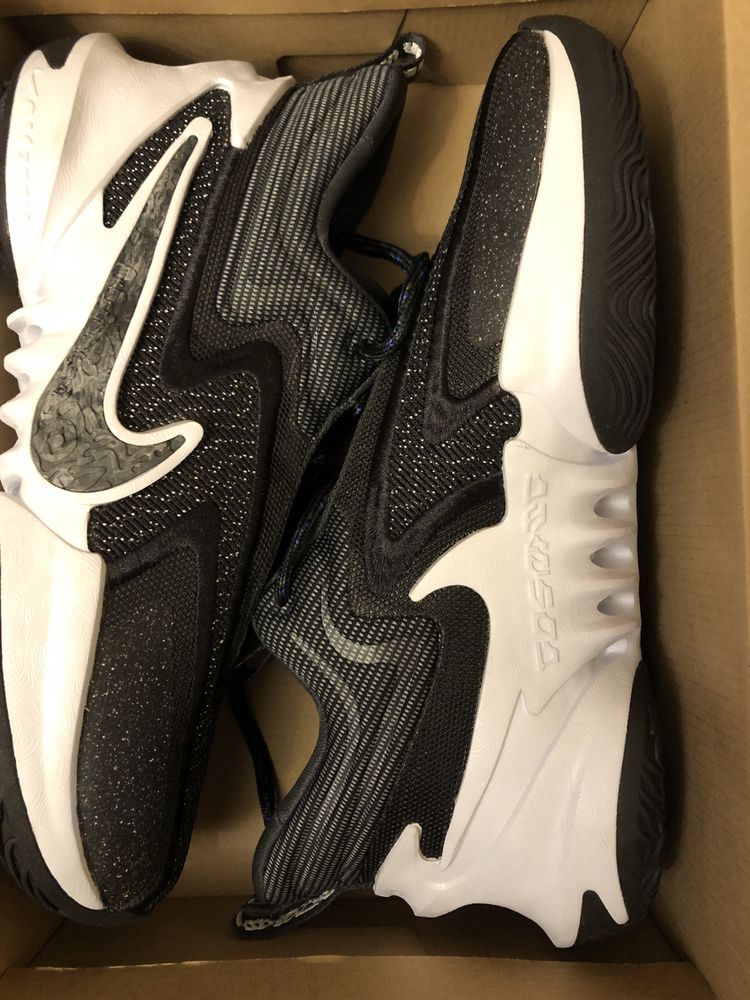 Кросівки баскетбольні Nike Cosmic Unity 2
