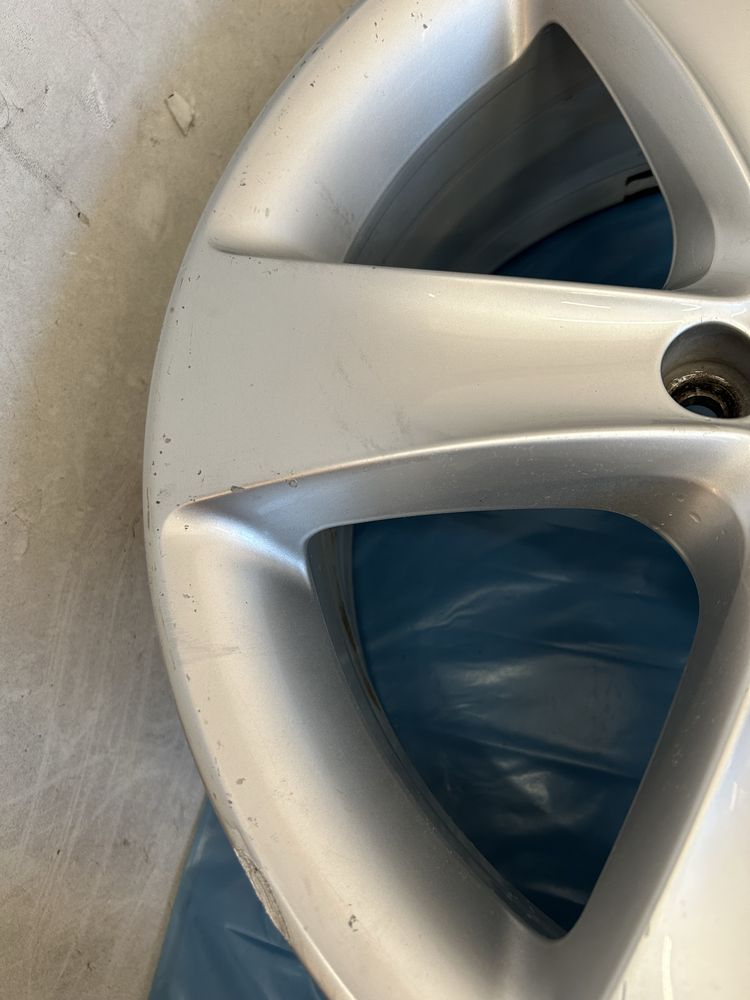 172 Felgi aluminiowe VW Volkswagen R 17 5x112 Ładne