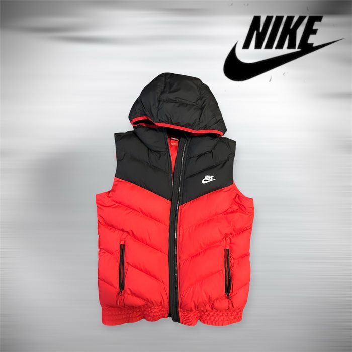 Оригінальна жилетка Nike в отличном состоянії. розміре М.