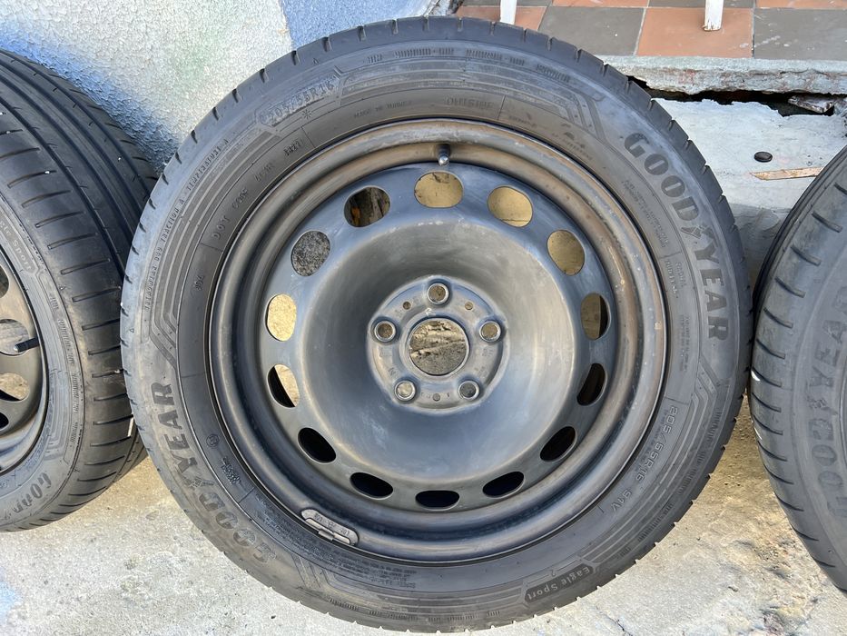 комплект шин Goodyear Eagle Sport 2 з дисками 6Jx16H2, ET48