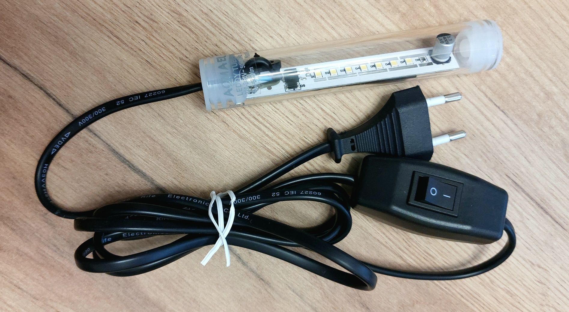 Zestaw akwarystyczny Aquael NOWY – filtr, UV, wkłady, świetlówka  led