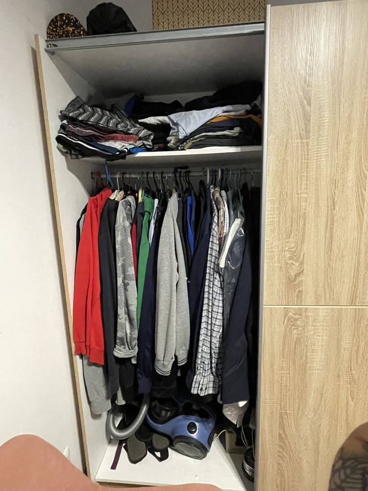 Szafa przesuwna na ubrania