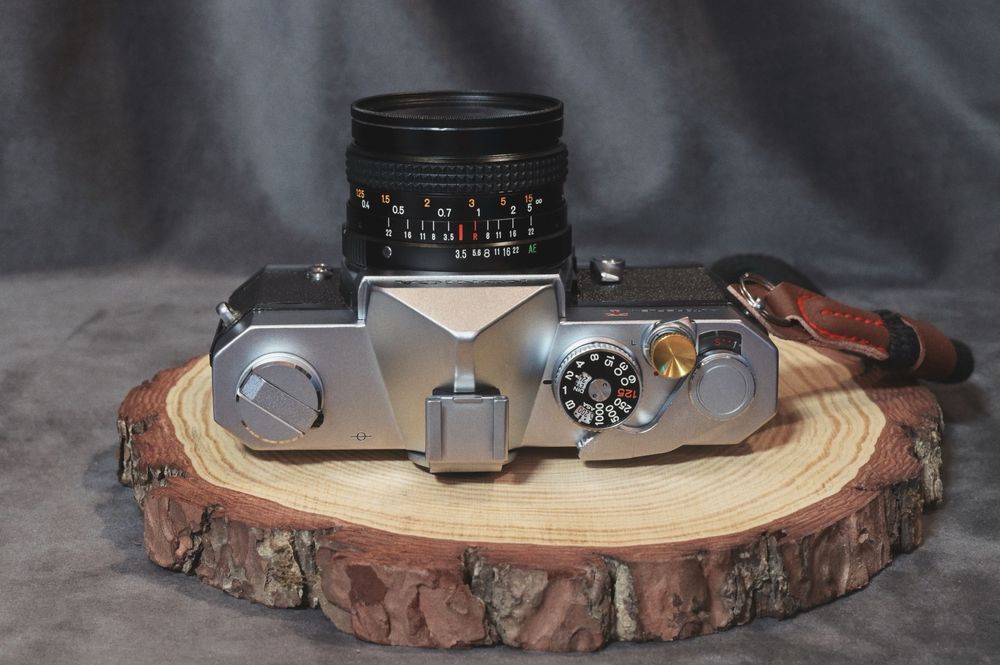 Zestaw analogowy KONICA. Obiektyw HEXANON 28mm