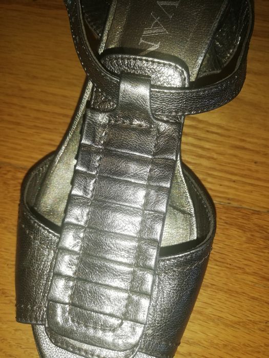 Sandálias bronze 36 com tacão novo