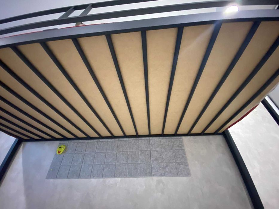 Металеве ліжко двоярусне