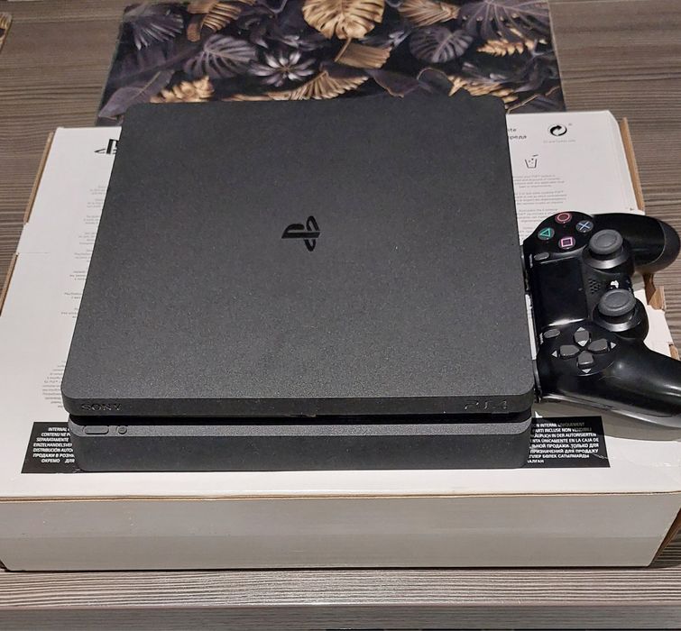 Konsola PS4 slim