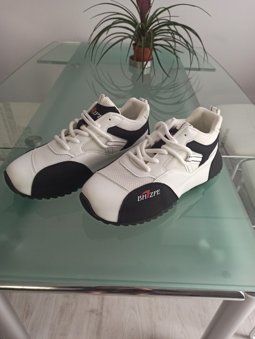 Buty nowy,Wyślę paczką, ale możesz też odebrać osobiście.