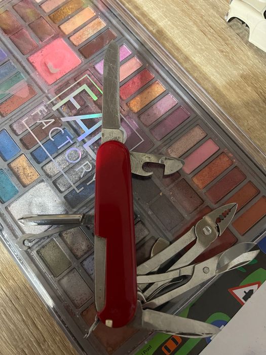 Scyzoryk Victorinox stary model .