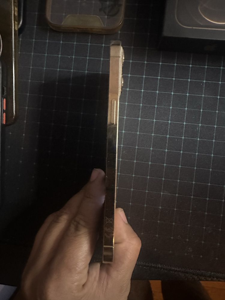 Iphone 12 pro max Dourado