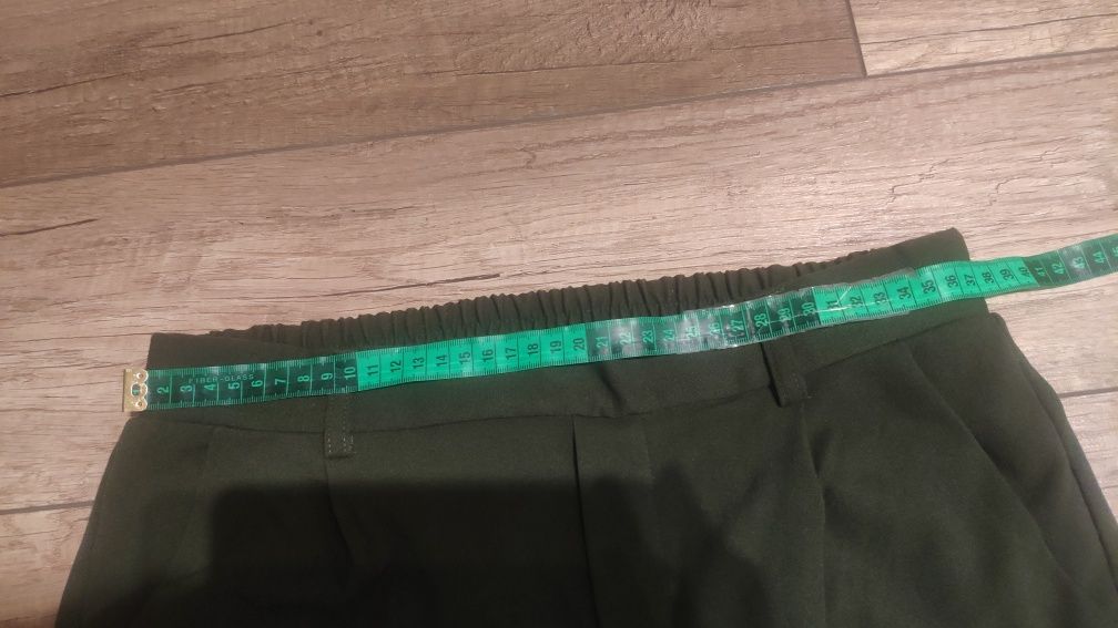 Spodnie chino mom fit z elastyczną talią Stradivarius 38 40 butelkowa