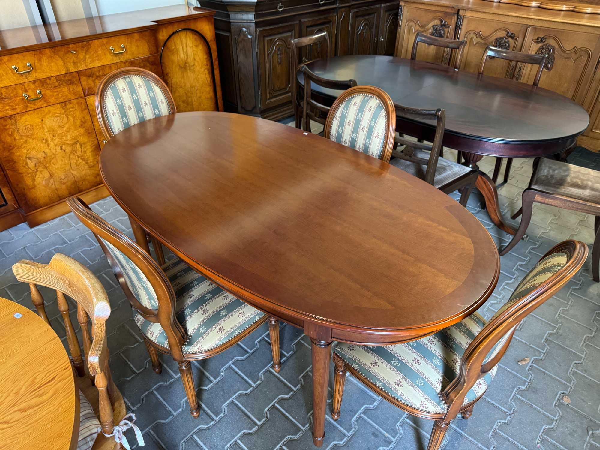Zestaw stół i krzesła stół wiktoriański stół w stylu wiktoriańskim