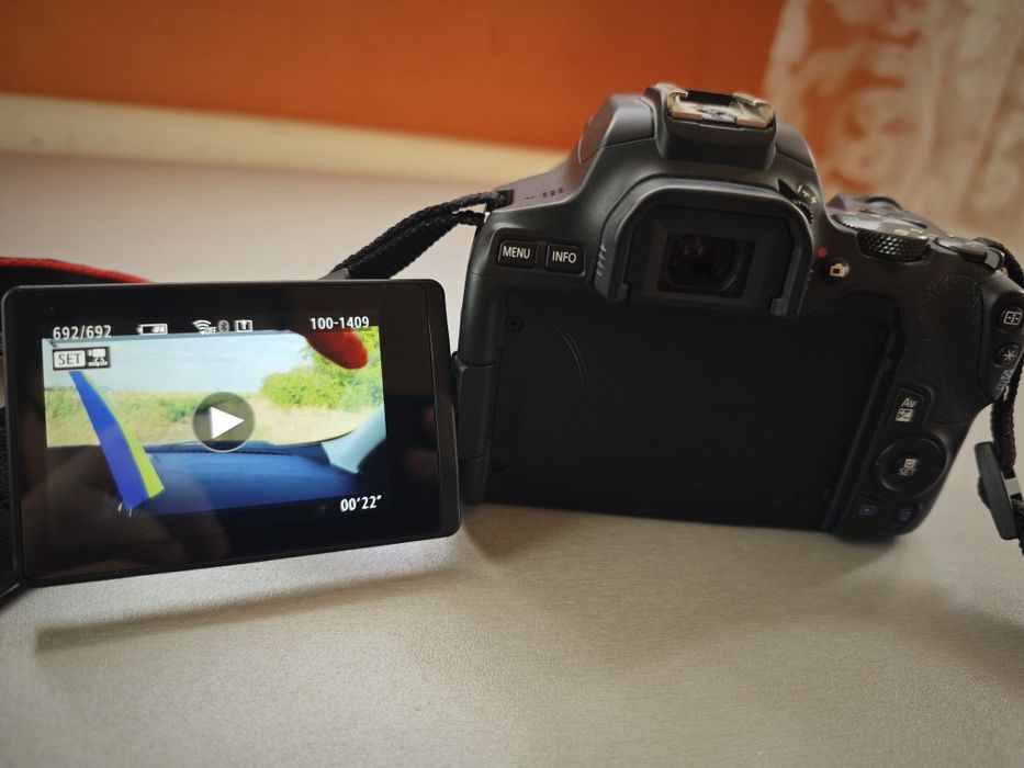 Фотоапарат CANON EOS 250D 18-55 IS STM