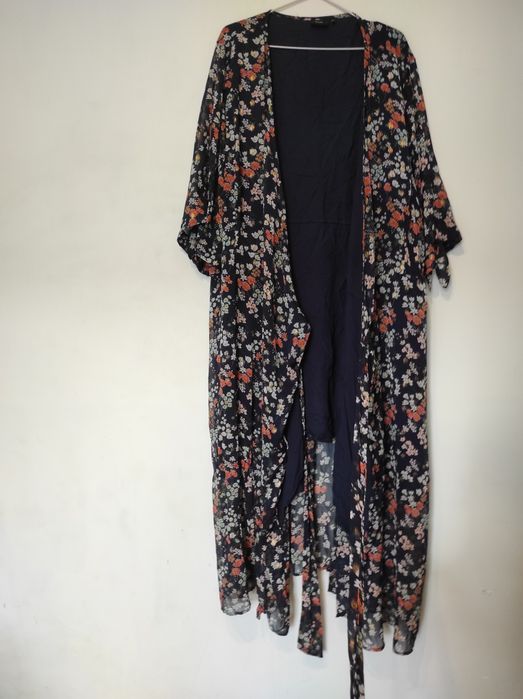 Wiązana sukienka w kwiaty na podszewce